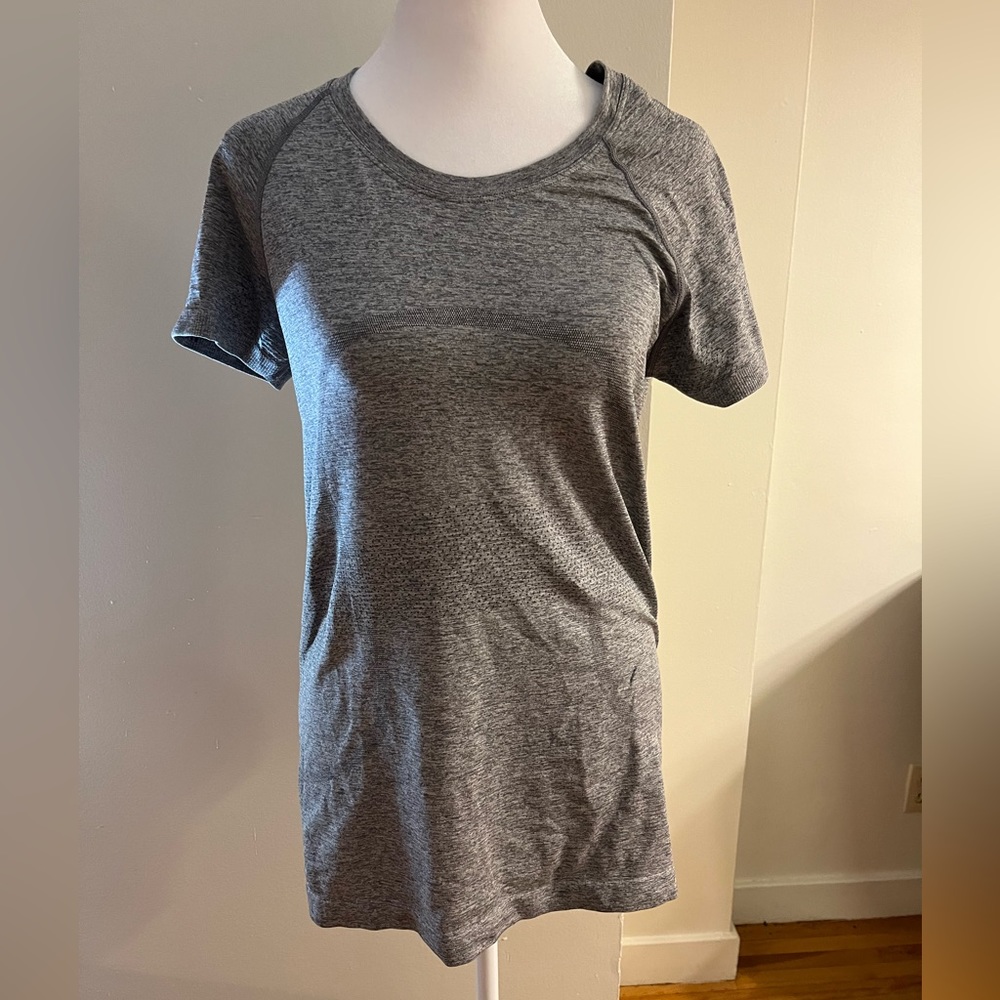 Lulu Lemon Swiftly Tech Short-Sleeve